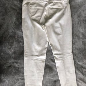 Loft curvy white ankle crop trousers.